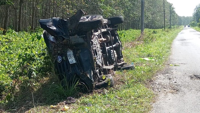 Terios hitam bawa 4 kilogram sabu dan 3.000 butir ekstasi terbalik.