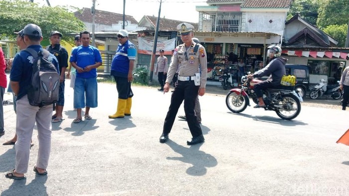 TKP kecelakaan kereta kelinci di Jember