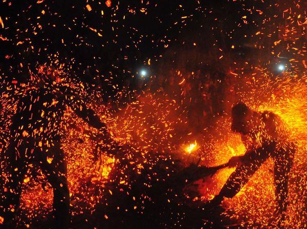 Jepara Membara! Tradisi Perang Obor Kembali Digelar