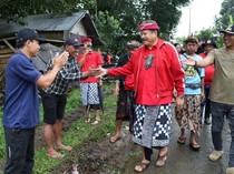 Wabup Tabanan Tinjau Langsung Proses Pembetonan Jalan Desa Antapan