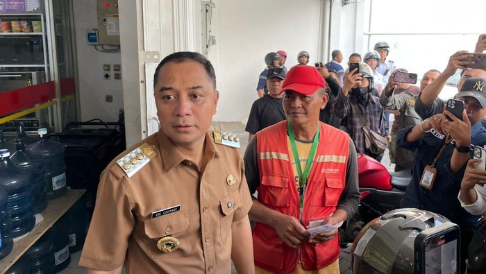 Walkot Eri segel minimarket yang masih ditemukan jukir