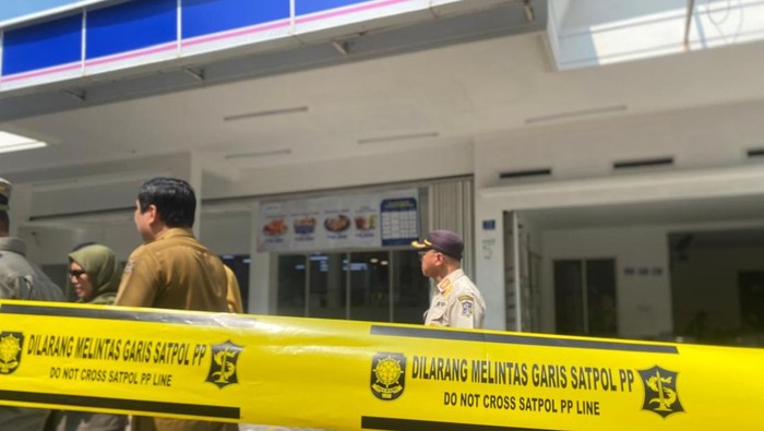 Walkot Eri segel minimarket yang masih ditemukan jukir