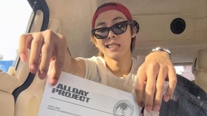 Terakhir ada Woochan, penyanyi solo indie yang udah rilis banyak lagu sejak 2018. (Foto: dok. Instagram @jowoochan_santa)