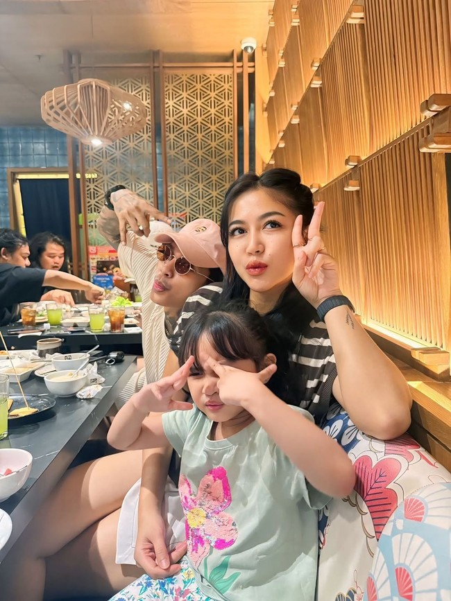 Young Lex menikahi Eriska pada 20 Juni 2019. Sebelum keduanya menikah, Young Lex mengaku jika Erika sudah berbadan dua. Sayangnya kini keduanya telah memutuskan untuk bercerai. Foto: dok Instagram young_lex18