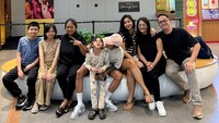 Young Lex melirik anaknya yang tengah bergaya lucu. (Foto: dok Instagram young_lex18)