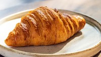 Popularitas croissant begitu mendunia, sampai-sampai menempati urutan ke-5 menu sarapan terenak. Croissant konon asalnya dari Austria, kemudian banyak disajikan di Prancis. Foto: TasteAtlas