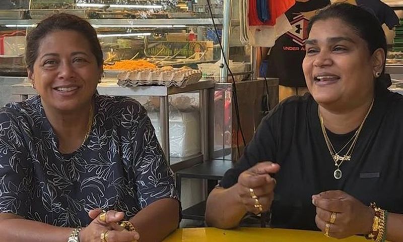 2 Wanita India Jualan Nasi Padang, Lauk Jagoannya Rendang