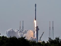 23 Satelit Starlink Meluncur, Sinyal Ponsel Bisa Tanpa Menara