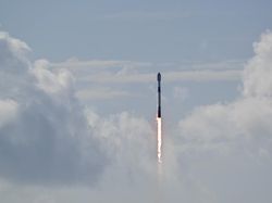 23 Satelit Starlink Meluncur, Sinyal Ponsel Bisa Tanpa Menara