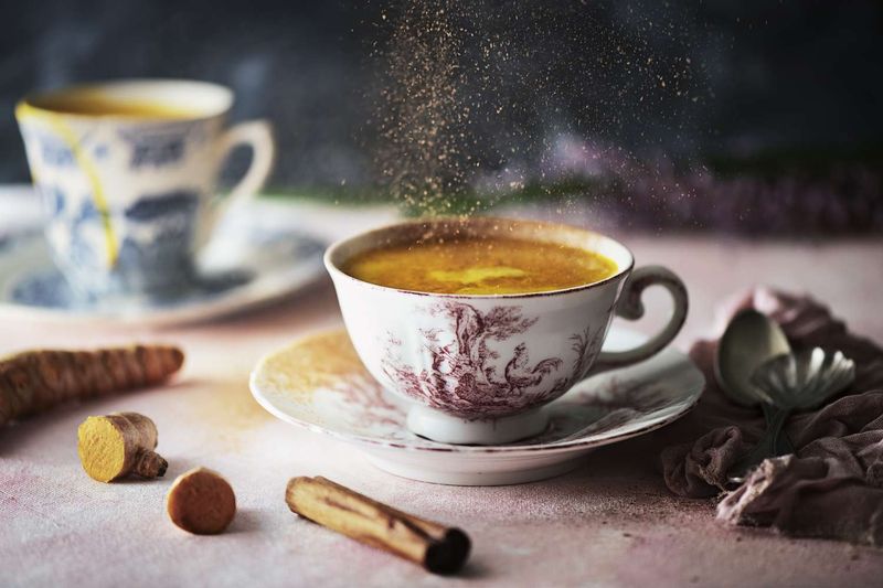 6 Manfaat Menambahkan Kunyit dalam Kopi, Segar dan Menyehatkan!