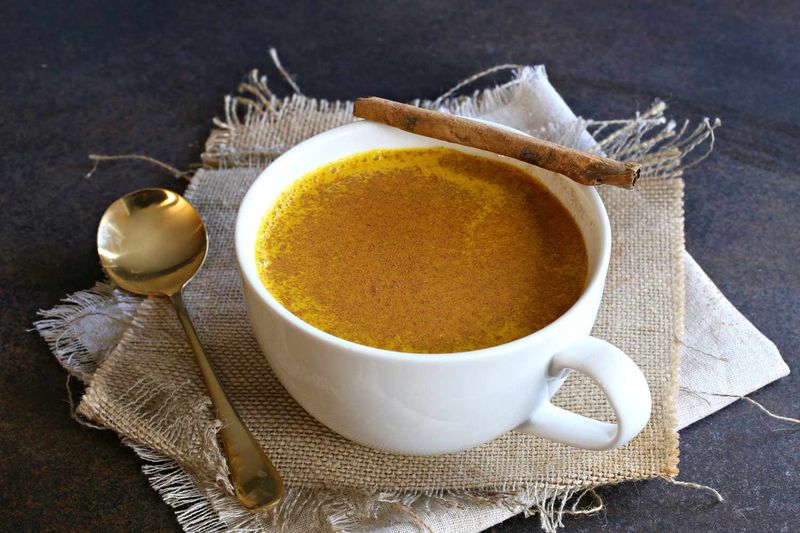 6 Manfaat Menambahkan Kunyit dalam Kopi, Segar dan Menyehatkan!