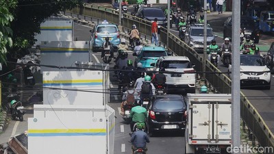 Ada Perbaikan Jaringan Utilitas di Tebet Jaksel, Warga Diminta Sabar