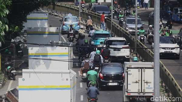 Ada Perbaikan Jaringan Utilitas di Tebet Jaksel, Warga Diminta Sabar