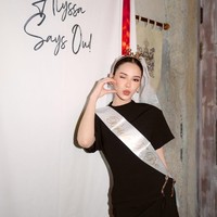 Sebelumnya Alysssa juga diketahui sudah mendapat kejutan bridal shower dari ketiga sahabatnya, yang salah satunya juga Aaliyah Massaid. Dari informasi yang beredar diketahui bahwa Alyssa dan Al Ghazali akan menikah pada 16 Juni 2025. Foto: Instagram/@alyssadaguise