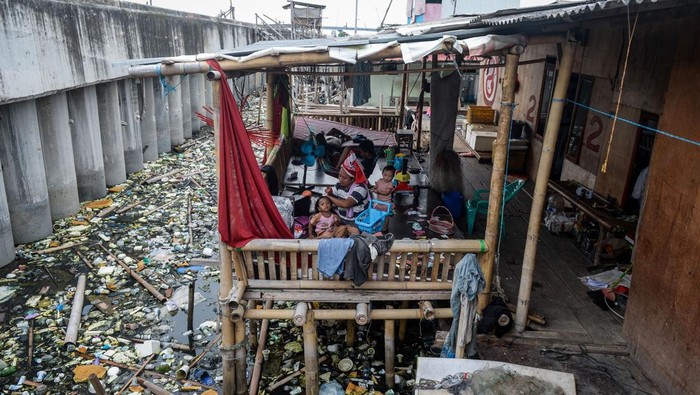 Kemiskinan masih menjadi PR pemerintah Indonesia. Menurut BPS per Maret 2024, jumlah penduduk miskin di Indonesia mencapai 25,22 juta orang.