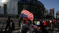 Trump telah mengerahkan 4.000 pasukan Garda Nasional dan mengirim 700 Marinir untuk meredakan protes. Pejabat negara bagian mengatakan tanggapan Trump merupakan reaksi berlebihan terhadap demonstrasi yang sebagian besar berlangsung damai. Foto: REUTERS/Leah Millis