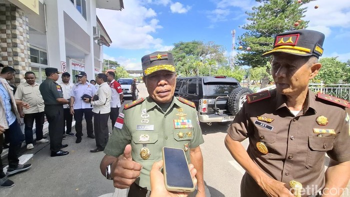 Danrem 161/Wira Sakti Kupang, Brigjen TNI Joao Xavier Barreto Nunes, saat ditemui di Kejati NTT, Rabu (11/6/2025). (Foto: Yufengki Bria/detikBali)