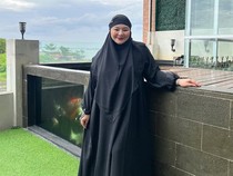 Cerita Eriska Rein Terpaksa Mengungsi Akibat Banjir Setinggi Lutut