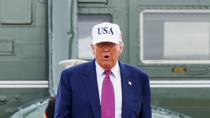Fort Bragg Jadi Panggung Trump Peringati Hari Jadi Militer AS Presiden Amerika Serikat Donald Trump mengunjungi Fort Bragg, Selasa (10/6/2025), dalam rangka memperingati hari jadi Angkatan Darat Amerika Serikat. REUTERS/Evelyn Hockstein