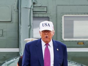 Presiden Trump Pertimbangkan AS Ikut Israel Serang Iran