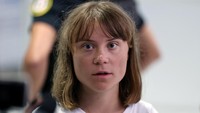 Saat tiba di Paris, Thunberg mengatakan pasukan Israel melakukan penyerangan dan menculik secara ilegal. Padahal, katanya, dia dan teman-temannya tidak melanggar hukum apa pun. (Foto: REUTERS/Gonzalo Fuentes)
