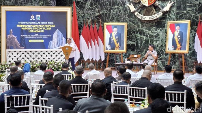 Gubernur Lemhannas Tubagus Ace Hasan Syadzily saat memberikan sambutan dalam kunjungan peserta Program Pemantapan Pimpinan Nasional (P3N) Angkatan ke-25 di Balai Kota Jakarta (Brigitta/detikcom)