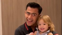 Momen hangat kebersamaan Kamari dengan Pratama Arhan. Foto: instagram Jennifer Coppen