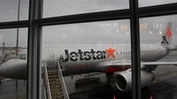 Maskapai bertarif rendah Jetstar Asia (dengan kode penerbangan 3K) secara resmi mengumumkan bahwa mereka akan menghentikan seluruh operasinya secara permanen mulai 31 Juli 2025. Keputusan ini diambil setelah melalui proses evaluasi menyeluruh yang mendalam dan penuh pertimbangan. Foto: Getty Images/Lisa Maree Williams