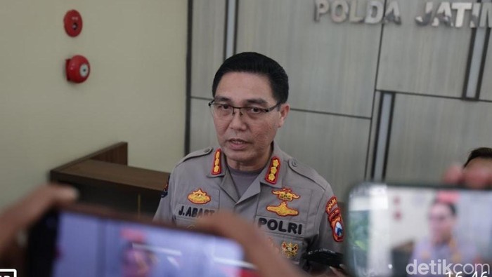 Kabid Humas Polda Jatim, Kombes Pol Jules Abraham Abast.