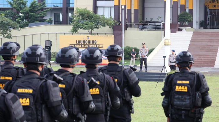 Kapolda Riau meluncurkan Tim Raga Plus untuk memindak kejahatan lingkungan