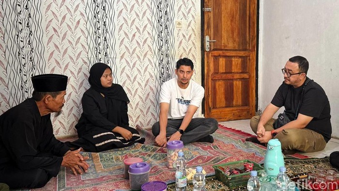 Manajemen Persib dan Viking Persib Club takziah ke rumah duka Nugraha