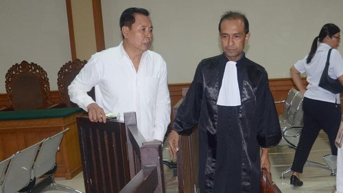 Mantan Kadis Kebudayaan Denpasar I Gusti Ngurah Bagus Mataram saat menjalani sidang.