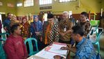 Potret Mendikdasmen Muti Tinjau Pelaksanaan SPMB di Jepara Jateng