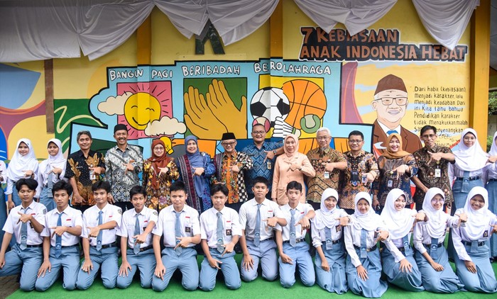 Mendikdasmen Abdul Mu'ti tinjau SPMB di Jepara, Jawa Tengah