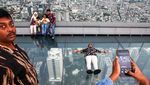 Menikmati Bangkok dari Mahanakhon Skywalk yang Mendebarkan