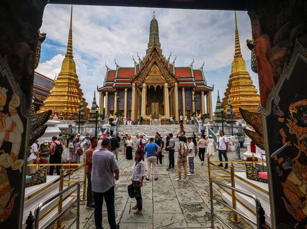 Menyusuri Megahnya Grand Palace Bangkok