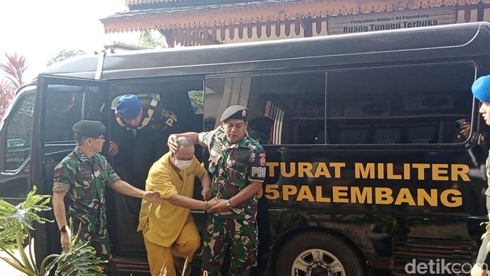 Oknum TNI penembak 3 polisi di Lampung menjalani sidang perdana.