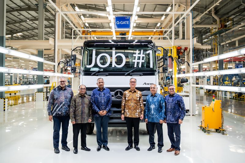 Pabrik baru Daimler resmi beroperasi di Cikarang