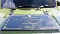 Mobil ini pertama kali diluncurkan hari ini, dan diresmikan dengan tanda tangan Prabowo. Prabowo juga mengungkapkan perasaan bangganya dengan menulis Pandu buatan anak bangsa! (Foto: Muchlis Jr - Biro Pers Sekretariat Presiden)