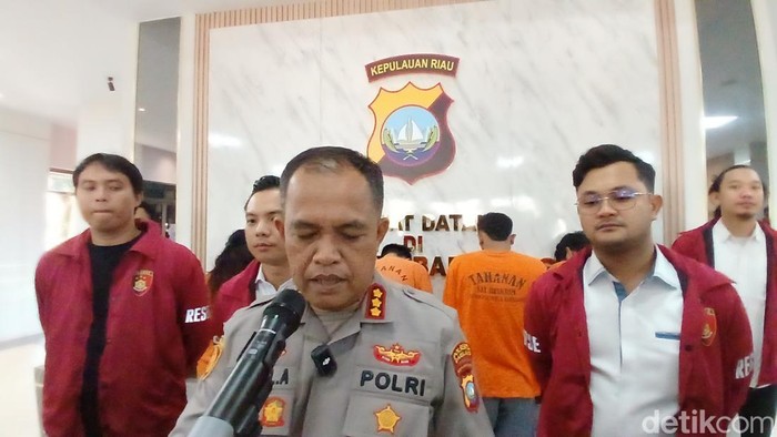 Pasutri di Batam ditangkap usai ngaku polisi dan merampok. (Foto: Alamudin Hamapu/detikSumut).