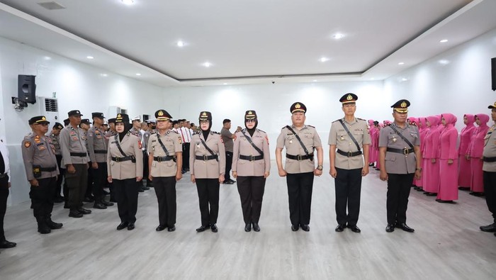 Pelantikan pejabat baru Polrestabes Makassar.
