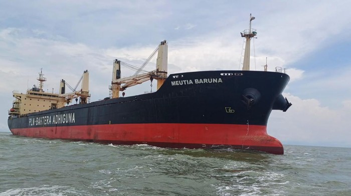 PT Pelayaran Nasional Indonesia atau PELNI (Persero), melalui unit usahanya PELNI Shipping Agency, resmi menjalin kerja sama strategis dengan PT Pelayaran Bahtera Adhiguna, anak usaha PT PLN (Persero), untuk layanan keagenan kapal tugboat tongkang dan kapal drybulk.