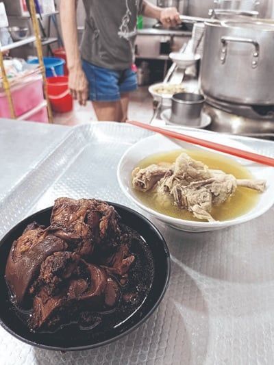 penjual bak kut teh meninggal dunia gegara kerja 18 jam