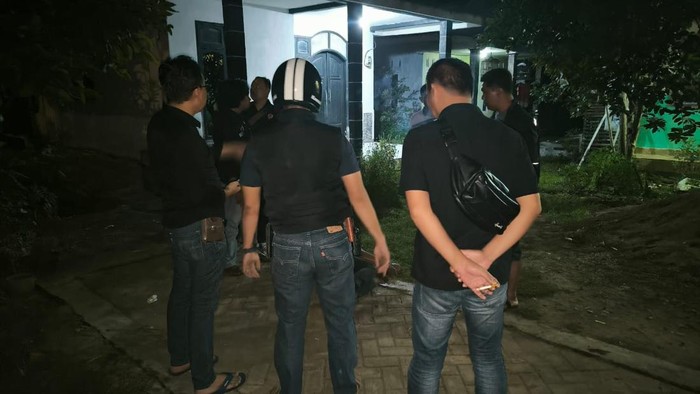 Penyergapan pria pembacok 4 orang di Jember yang sempat serang polisi.