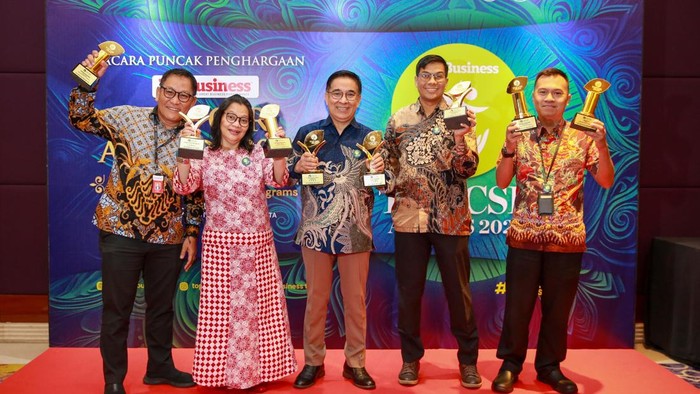 Perwakilan APP Group saat menerima penghargaan. (Foto: Dok Istimewa).