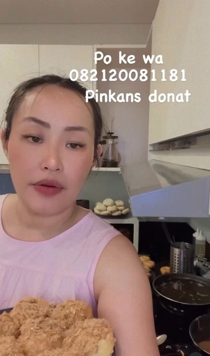 Pinkan Mambo Fokus Jualan Donat, Bisa Dapat Rp 10 Juta Sehari