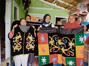 Pemberdayaan Perempuan, PNM Mekaar Bina Usaha Baju Adat Tembus Luar Negeri
