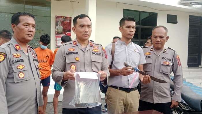Polisi saat konferensi pers kasus curanmor di Medan. (Istimewa)
