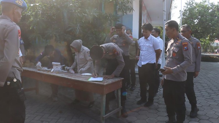 Polres Probolinggo Kota melakukan tes urine secara dadakan