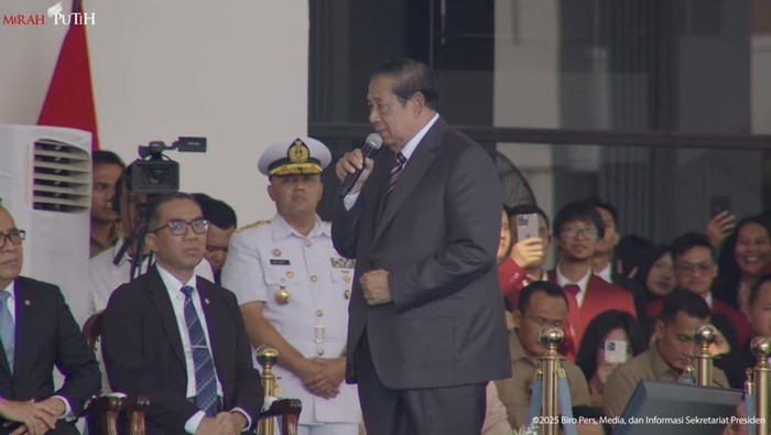 Presiden ke-6 RI Susilo Bambang Yudhoyono (SBY) mengaku berpidato di peresmian Kampus Bhinneka Tunggal Ika Unhan karena diminta Presiden Prabowo Subianto. (YouTube Setpres)